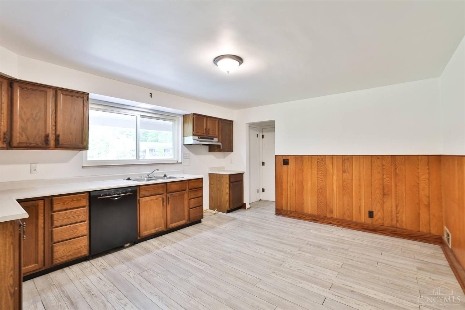 8667 Woodview Drive, Springfield Twp., Ohio image 14
