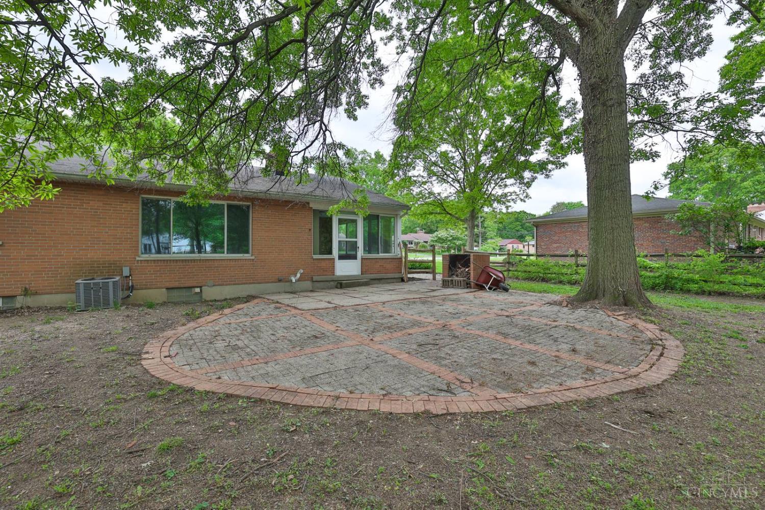 8667 Woodview Drive, Springfield Twp., Ohio image 37