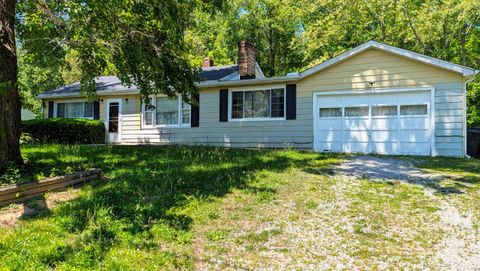 Photo of 2326 Rolling Acres DR, Amelia, OH 45102 (MLS # 1879554)