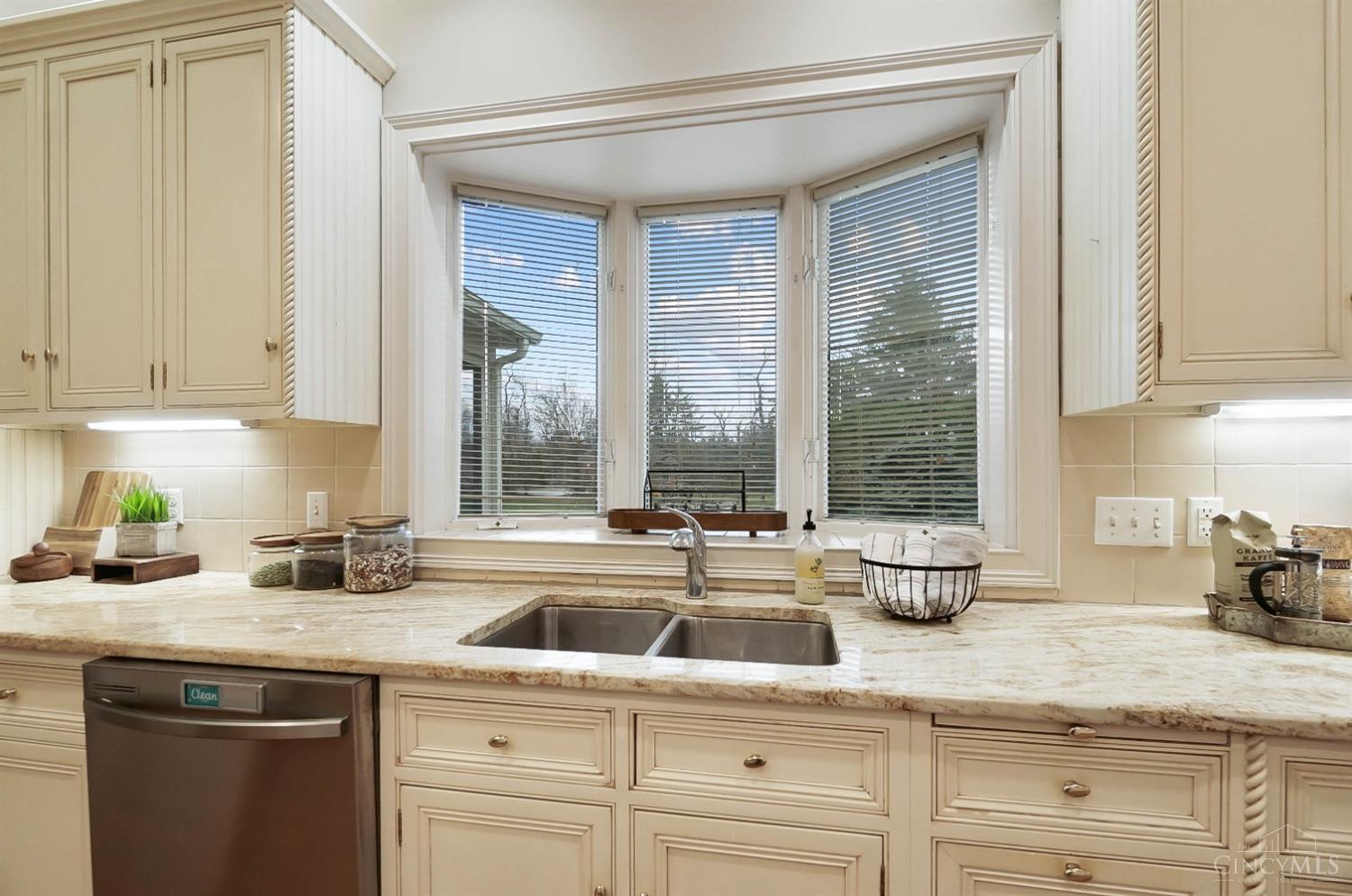 5083 Rollman Estates Drive, Amberley, Ohio image 17