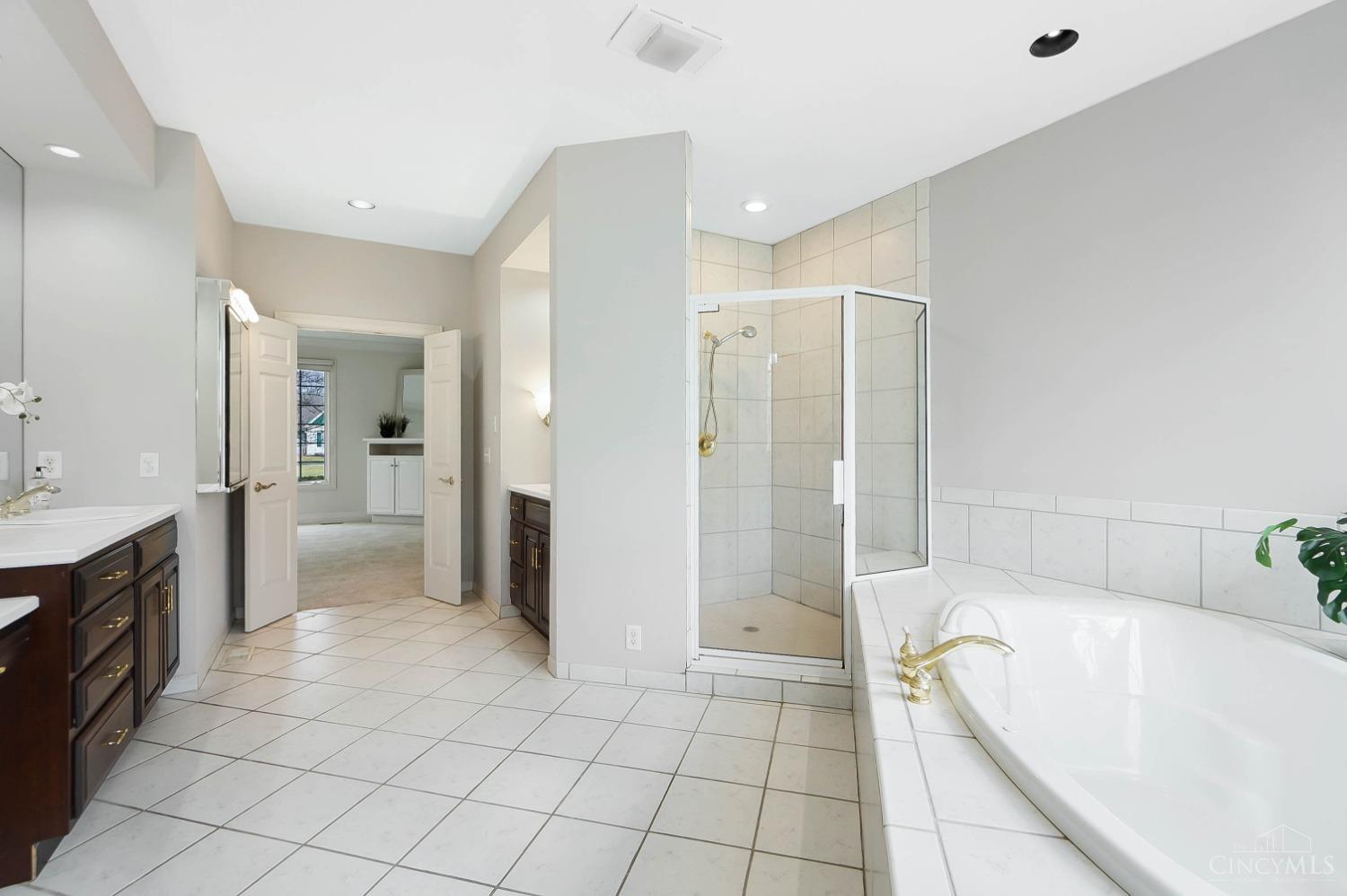 5083 Rollman Estates Drive, Amberley, Ohio image 30