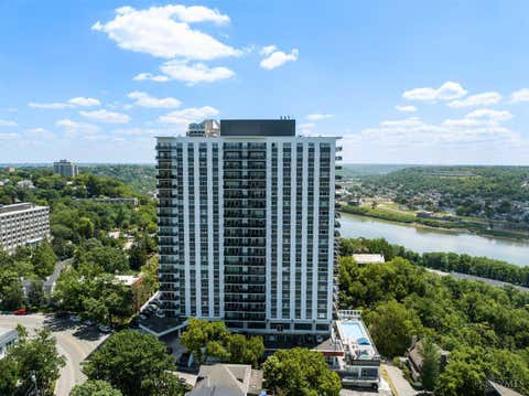Condo For Rent - 2200 Victory Parkway<br/> Cincinnati, OH 45026