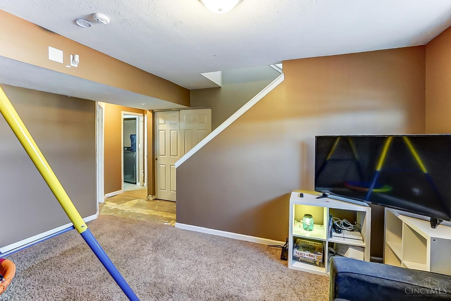 6828 Torrington Drive, Franklin, Ohio image 16