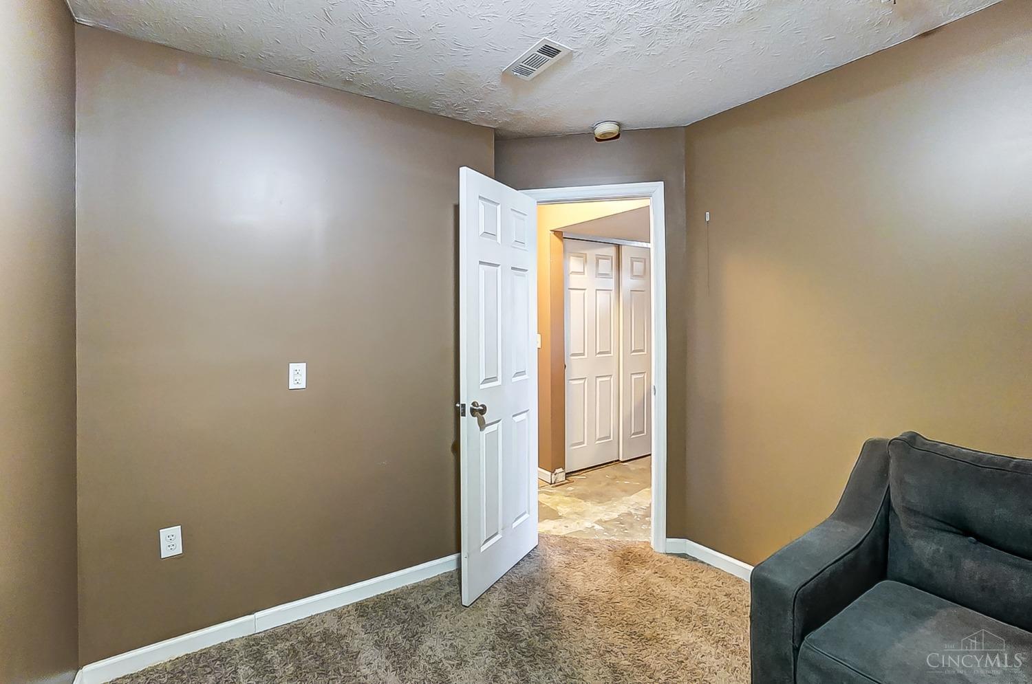 6828 Torrington Drive, Franklin, Ohio image 19