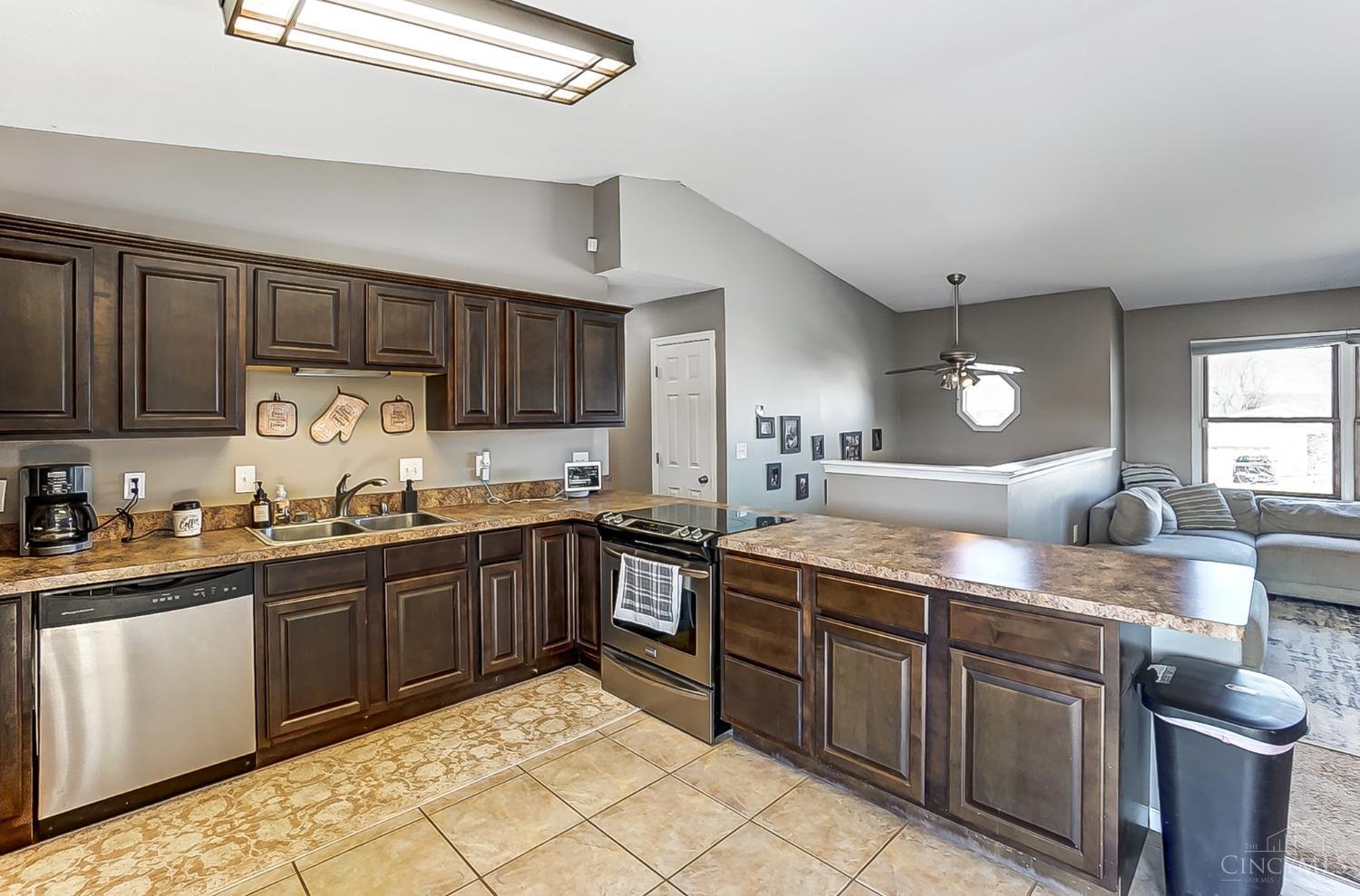 6828 Torrington Drive, Franklin, Ohio image 7