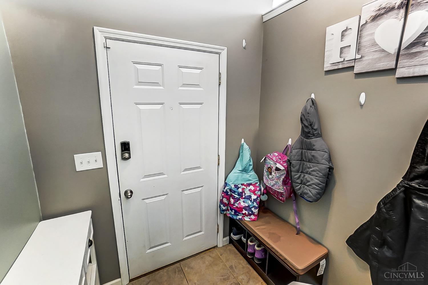 6828 Torrington Drive, Franklin, Ohio image 3