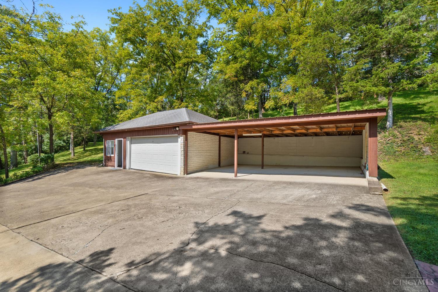 5633 Happy Hollow Road