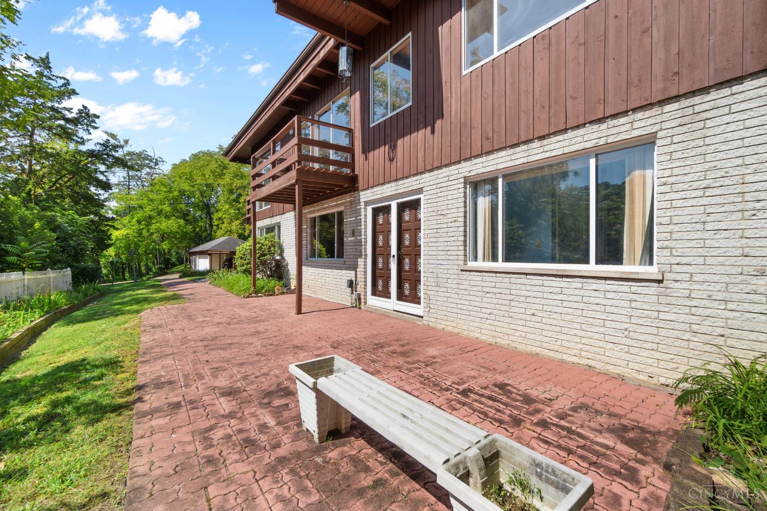 5633 Happy Hollow Road