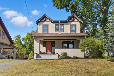 Photo of 3256 Woodford Road, Cincinnati, OH 45213 (MLS # 1855137)