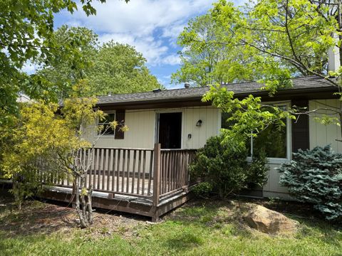 Photo of 10170 Season Drive, Cincinnati, OH 45251 (MLS # 1878628)