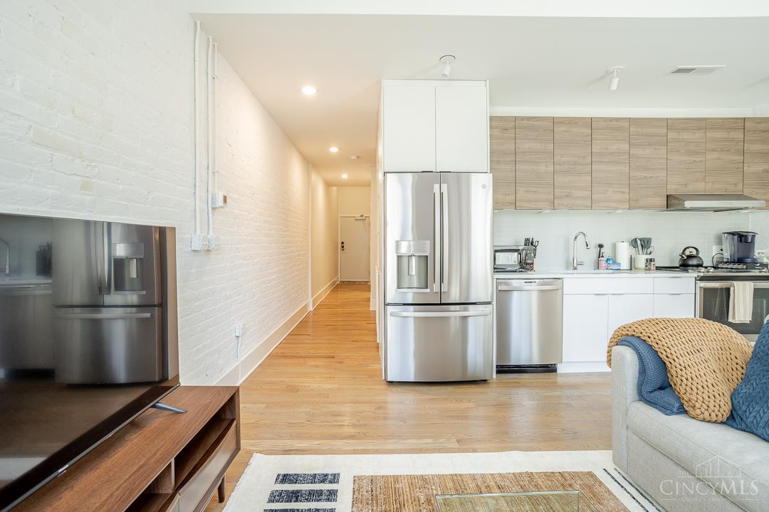 33 E Court Street 405