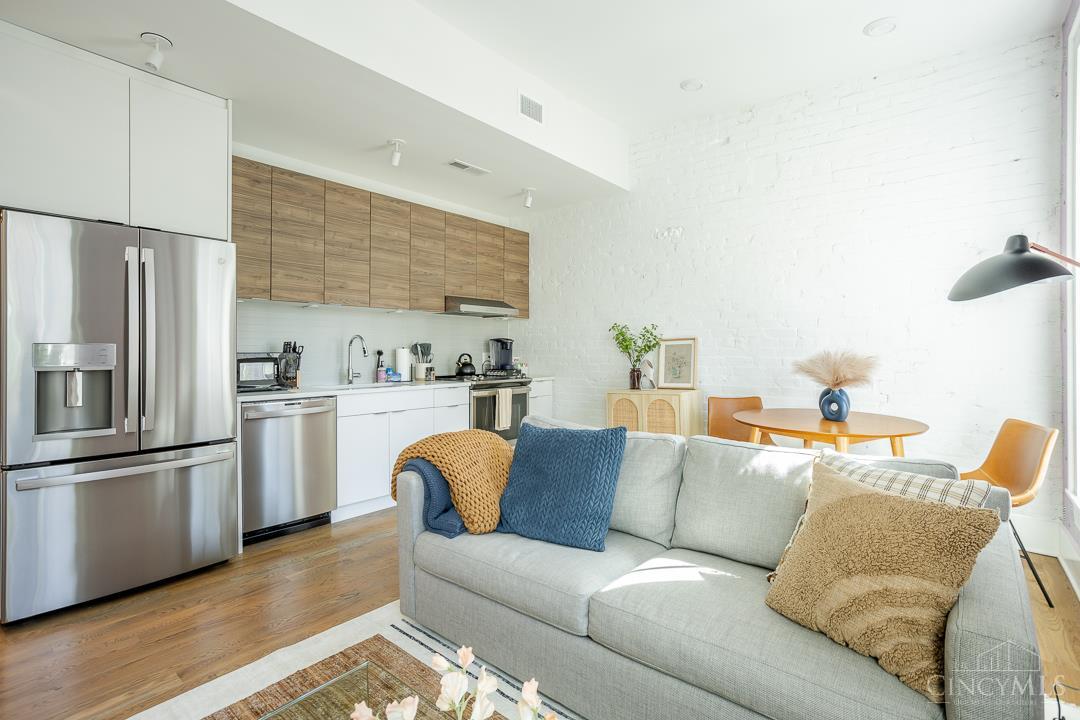 33 E Court Street 405