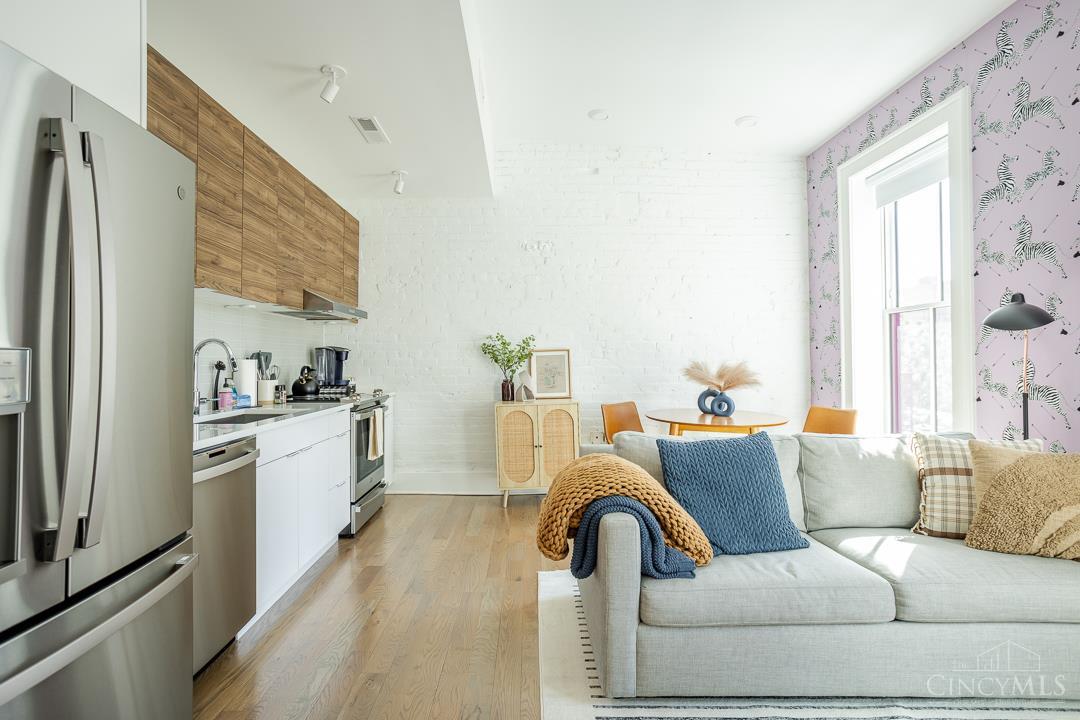 33 E Court Street 405