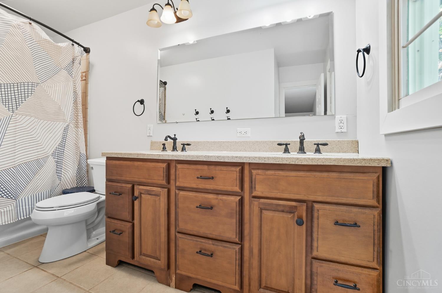 Green Twp, Ohio 45247, United States, 3 Bedrooms Bedrooms, ,3 BathroomsBathrooms,Residential,Pending,214243