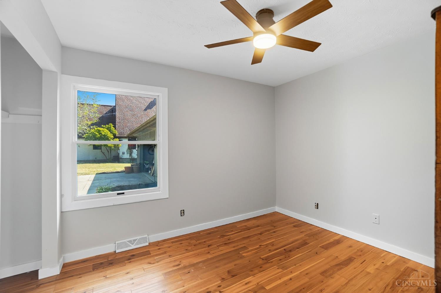 Green Twp, Ohio 45247, United States, 3 Bedrooms Bedrooms, ,3 BathroomsBathrooms,Residential,Pending,214243