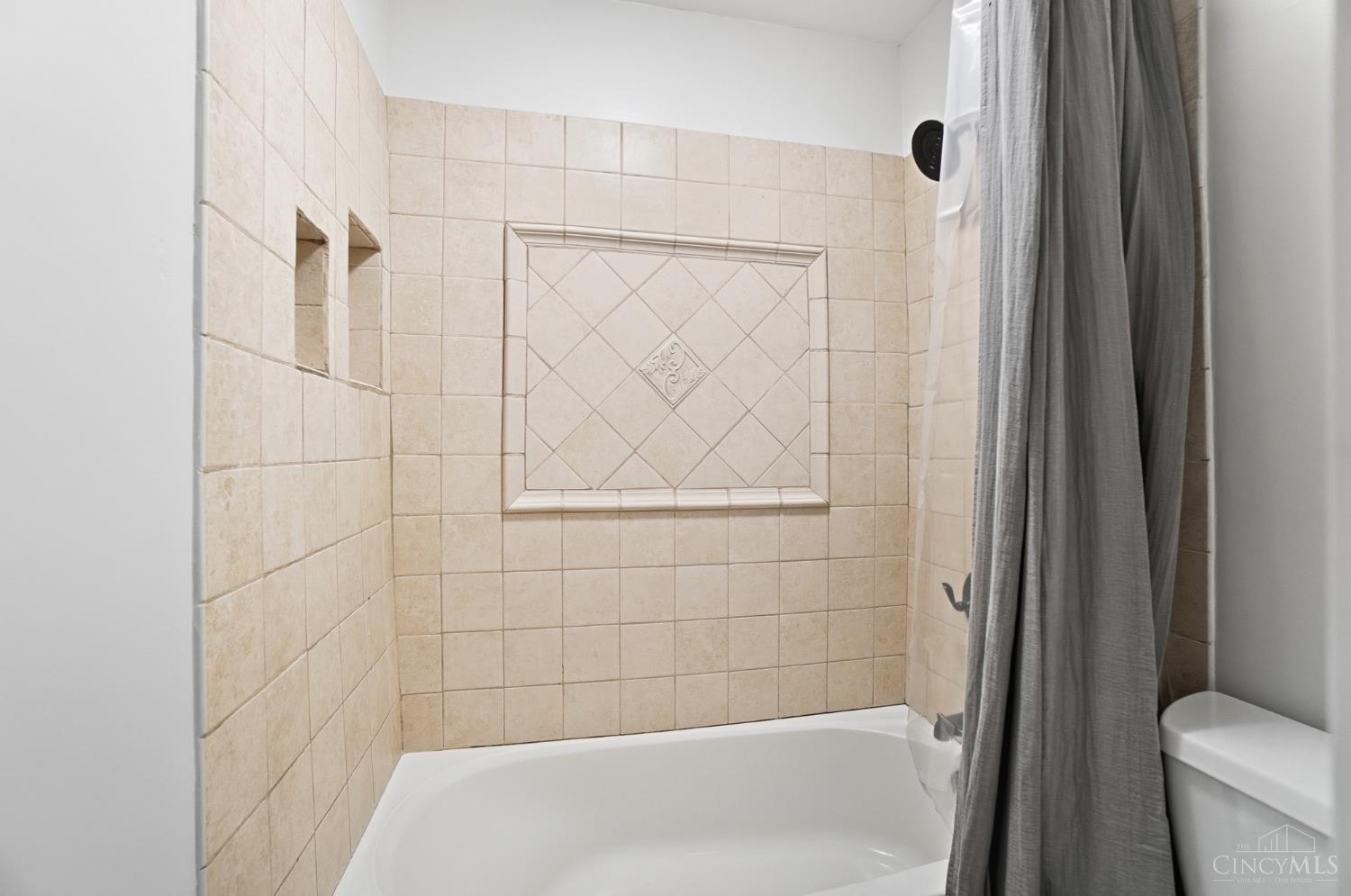 Green Twp, Ohio 45247, United States, 3 Bedrooms Bedrooms, ,3 BathroomsBathrooms,Residential,Pending,214243