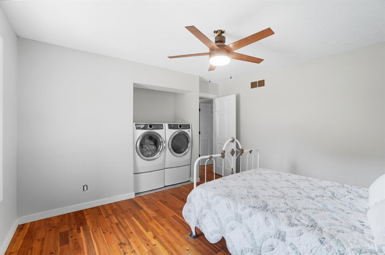 Green Twp, Ohio 45247, United States, 3 Bedrooms Bedrooms, ,3 BathroomsBathrooms,Residential,Pending,214243