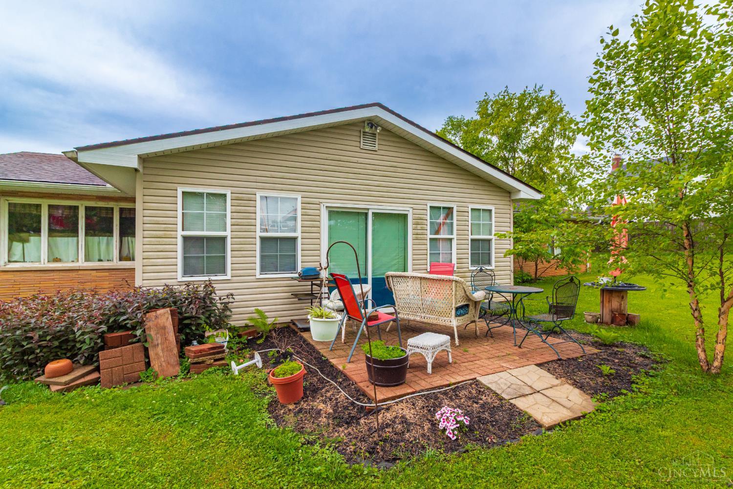 526 E Walnut Street, West Union, Ohio image 16