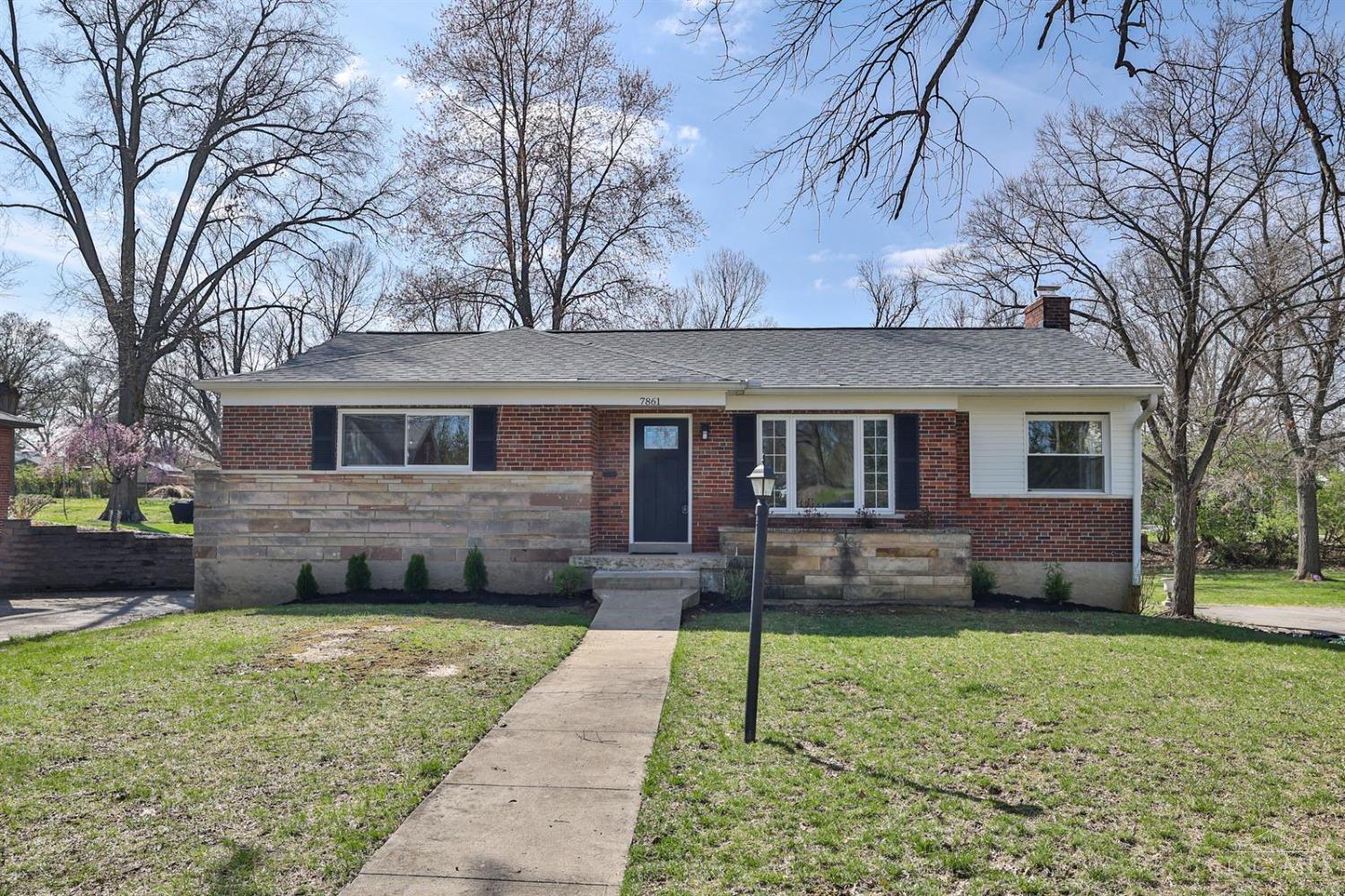 7861 Gwenwyn Drive, Amberley, Ohio image 1