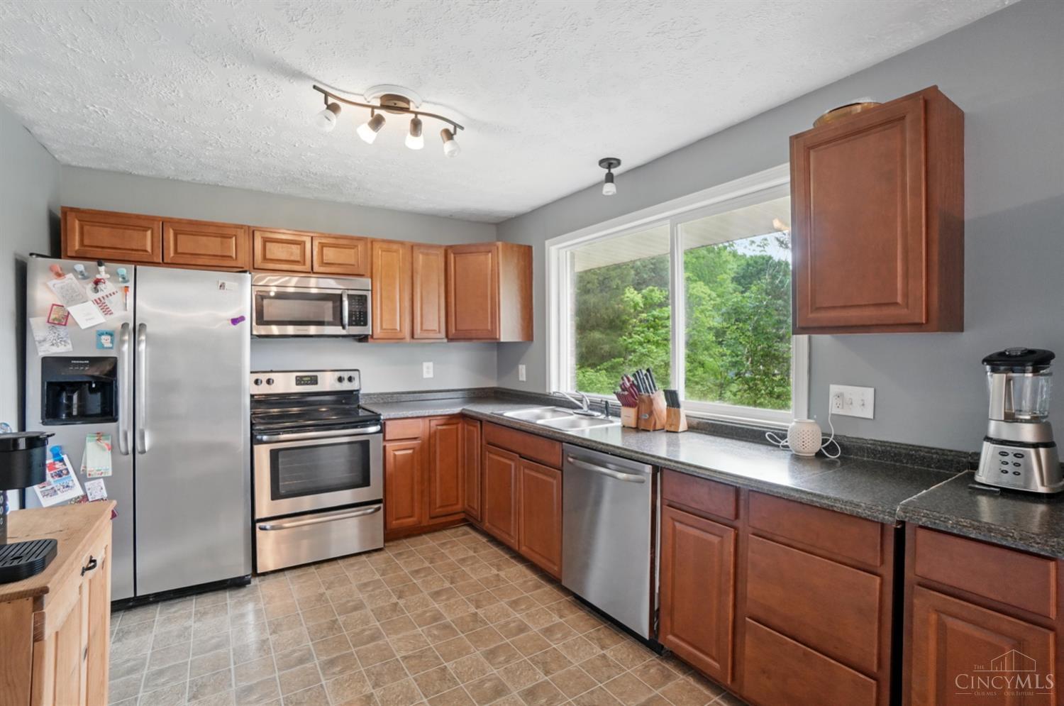 405 Huntley Court, Lebanon, Ohio image 3