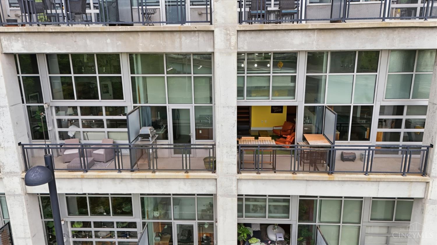 353 W Fourth Street 305