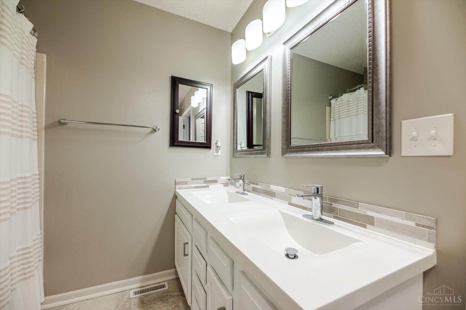 5281 Woodcliff Court, West Chester, Ohio image 34