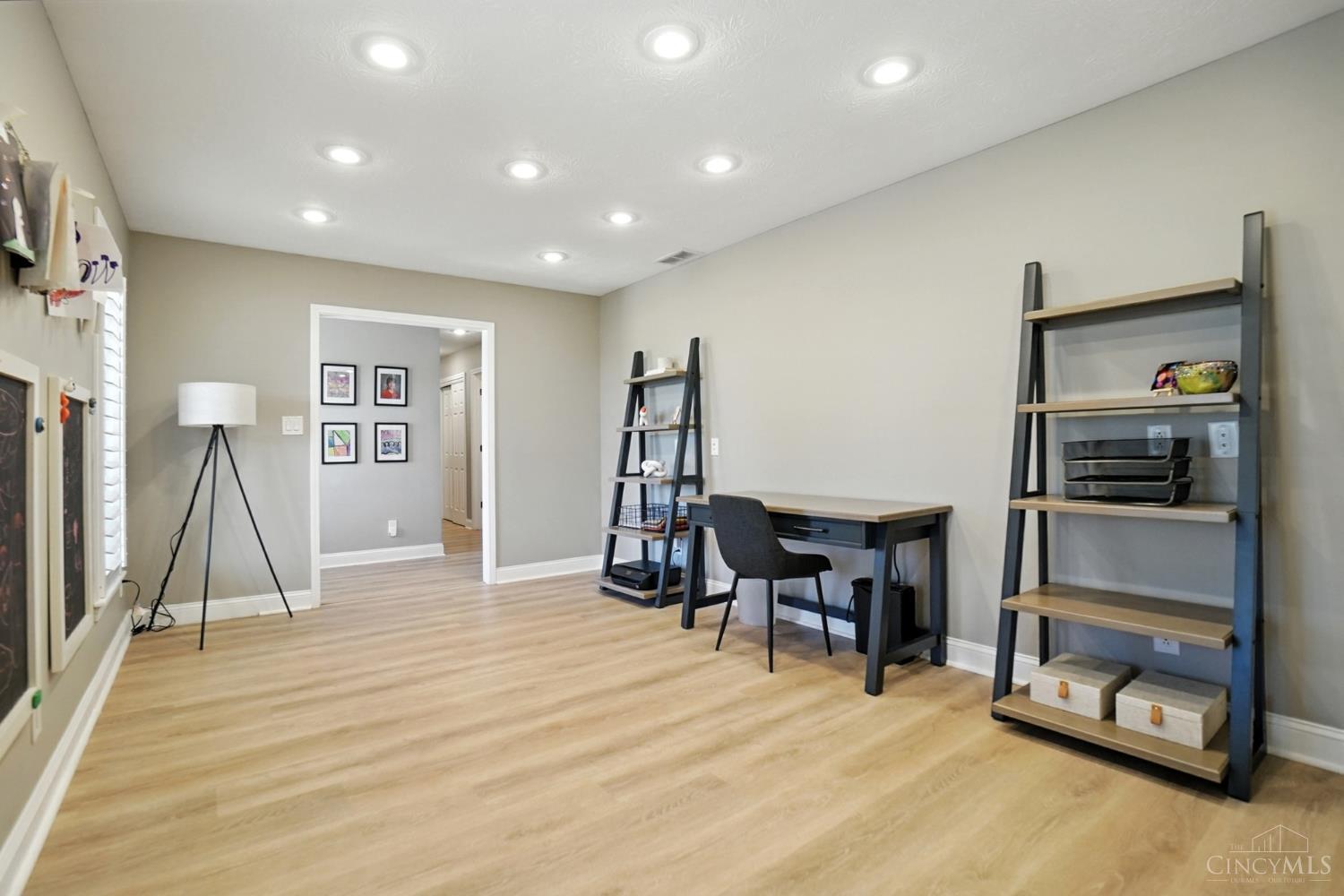 Oregonia, Ohio 45054, United States, 3 Bedrooms Bedrooms, ,3 BathroomsBathrooms,Residential,Pending,198351