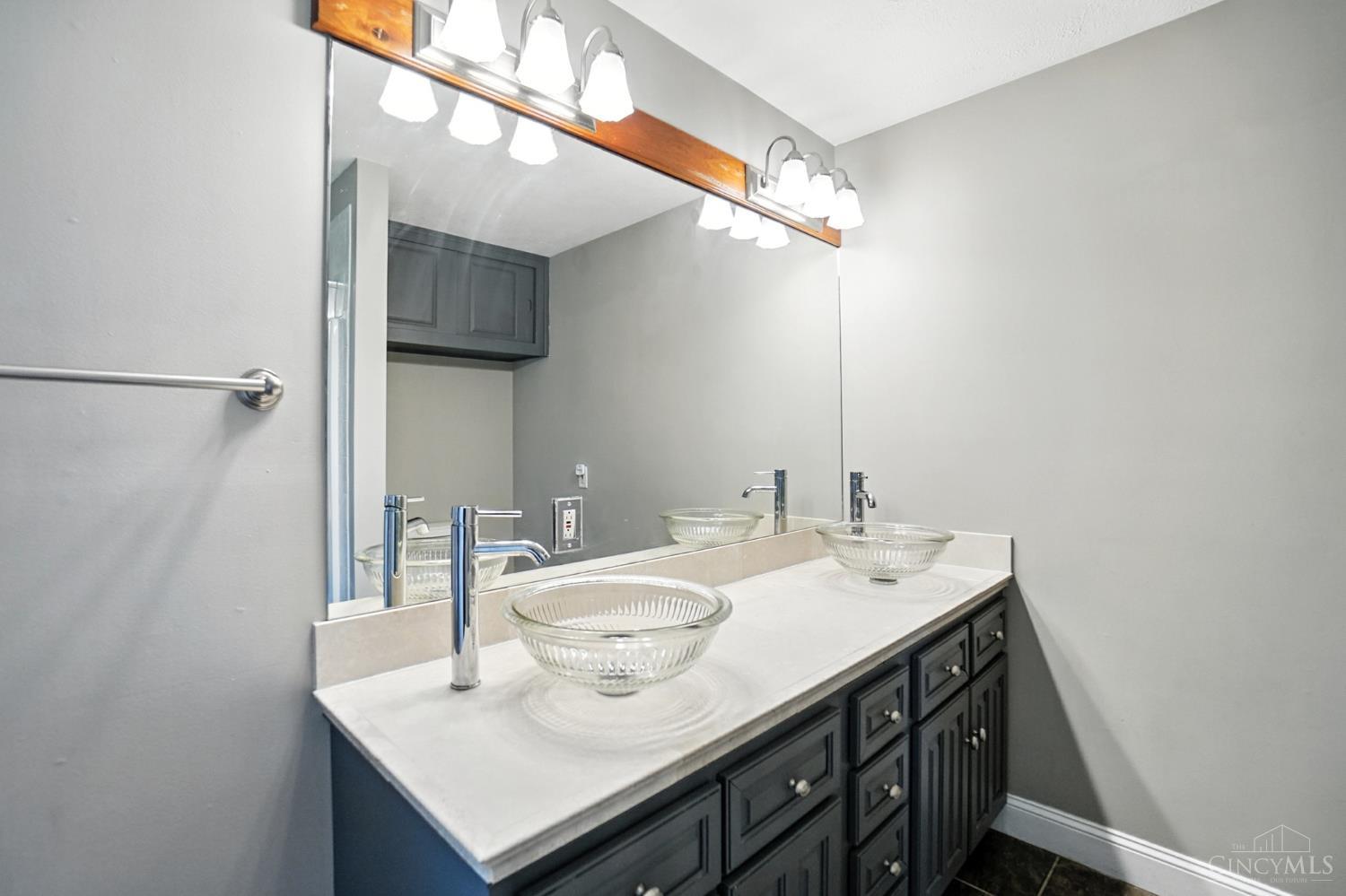 Oregonia, Ohio 45054, United States, 3 Bedrooms Bedrooms, ,3 BathroomsBathrooms,Residential,Pending,198351