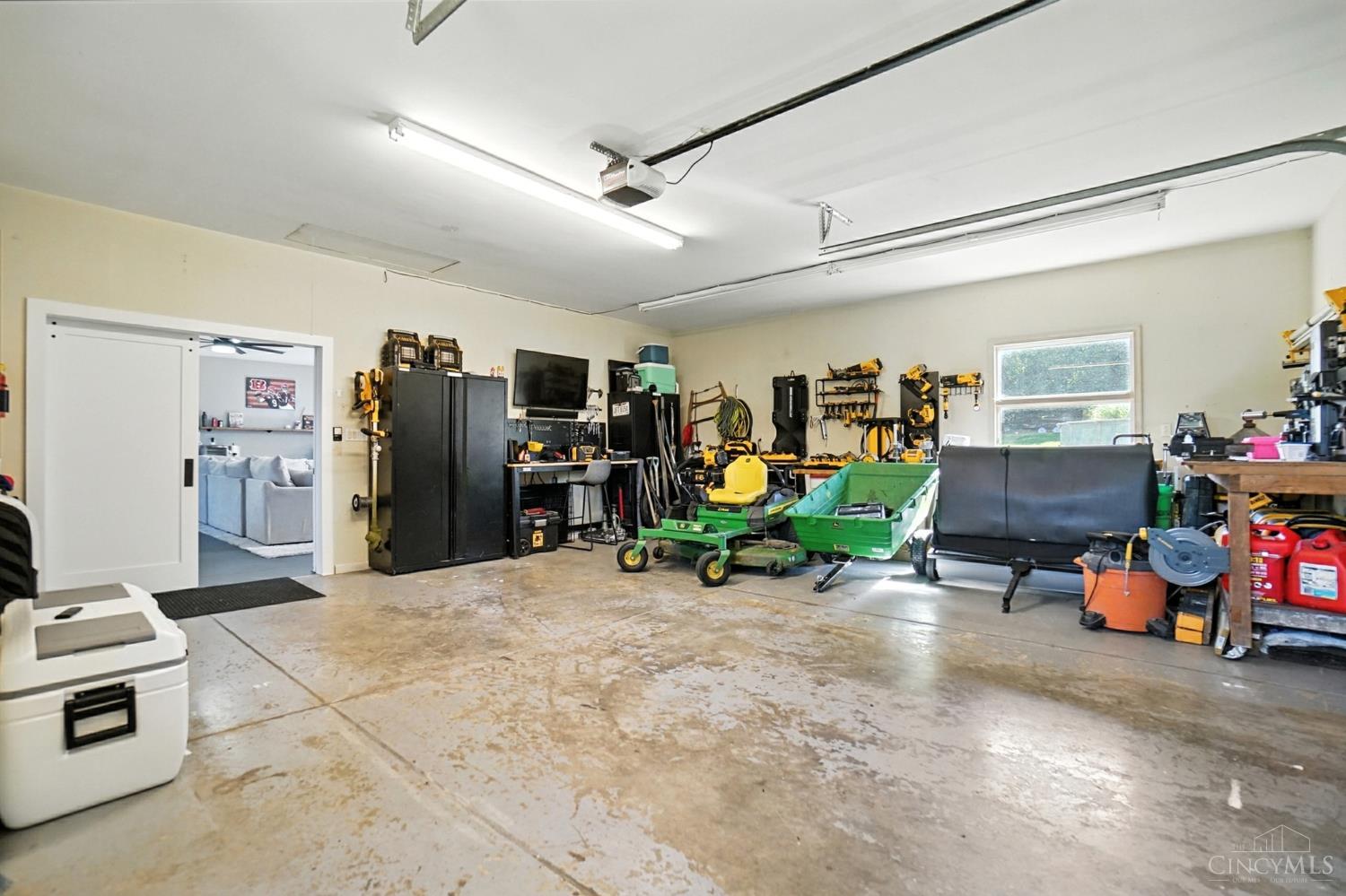 Oregonia, Ohio 45054, United States, 3 Bedrooms Bedrooms, ,3 BathroomsBathrooms,Residential,Pending,198351