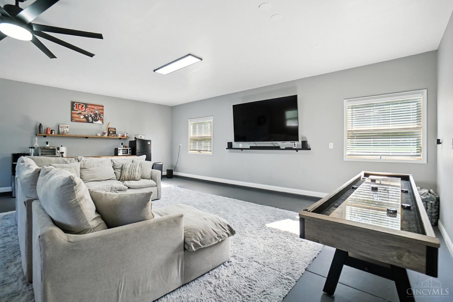 Oregonia, Ohio 45054, United States, 3 Bedrooms Bedrooms, ,3 BathroomsBathrooms,Residential,Pending,198351