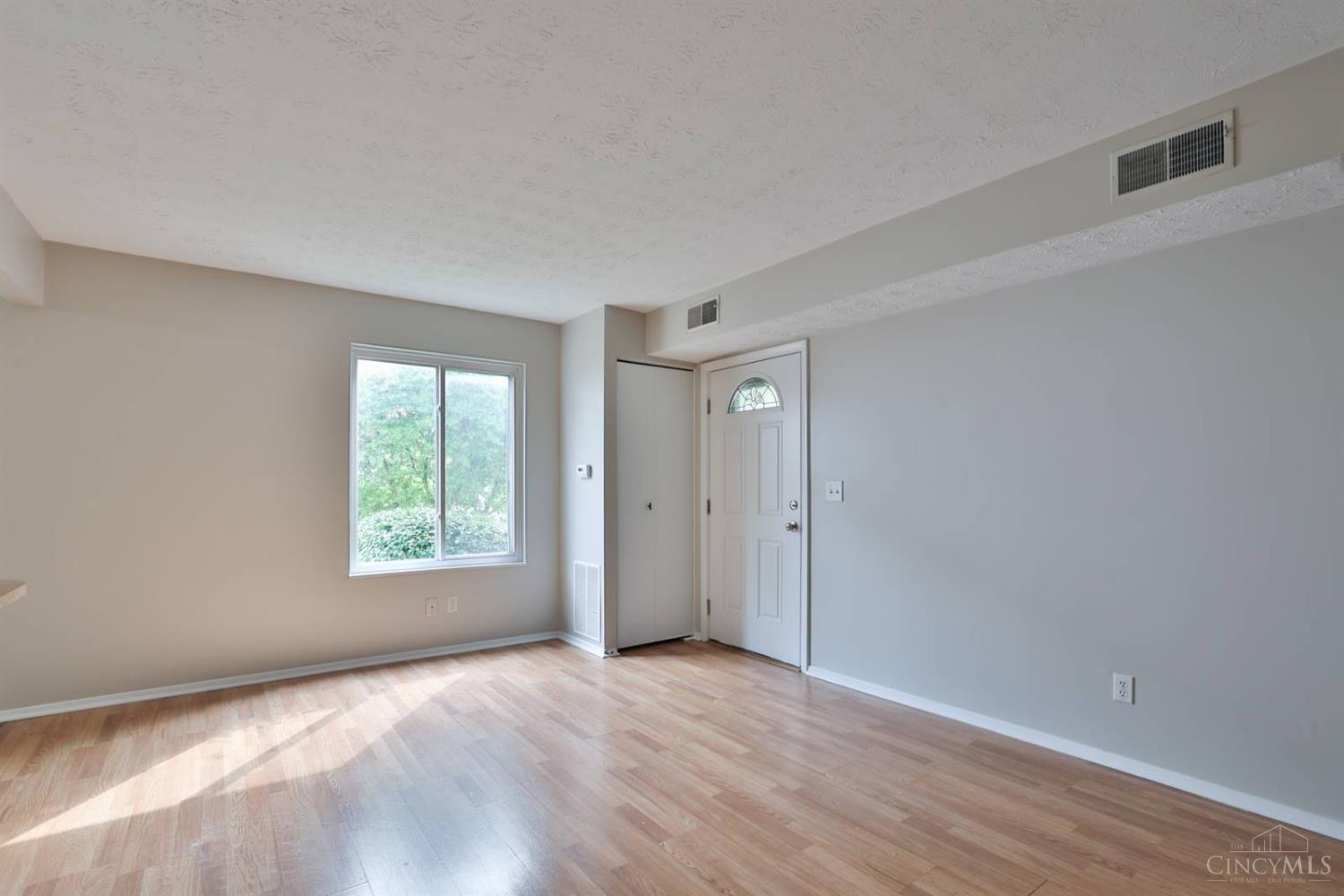 1032 E Crescentville Road