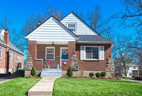 Photo of 2560 Ridgeland Place, Cincinnati, OH 45212 (MLS # 1871505)