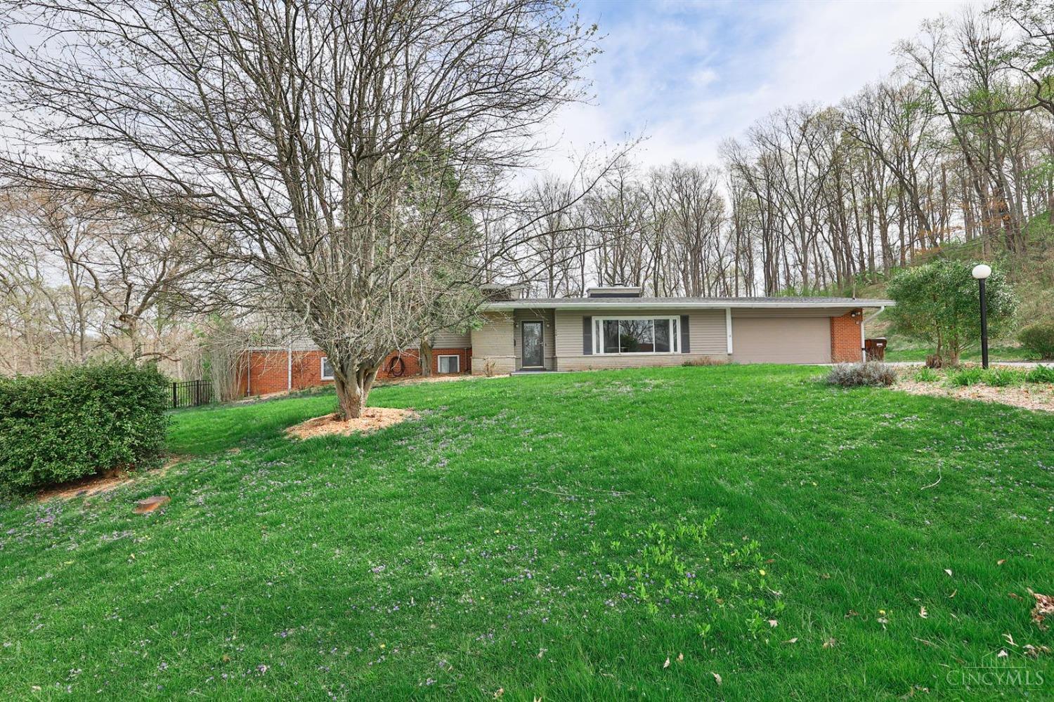 716 Shelley Drive, Batavia, Ohio image 1