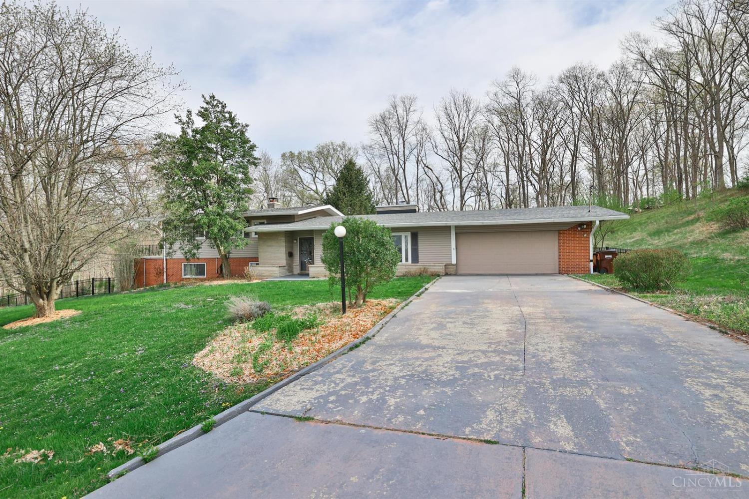 716 Shelley Drive, Batavia, Ohio image 2