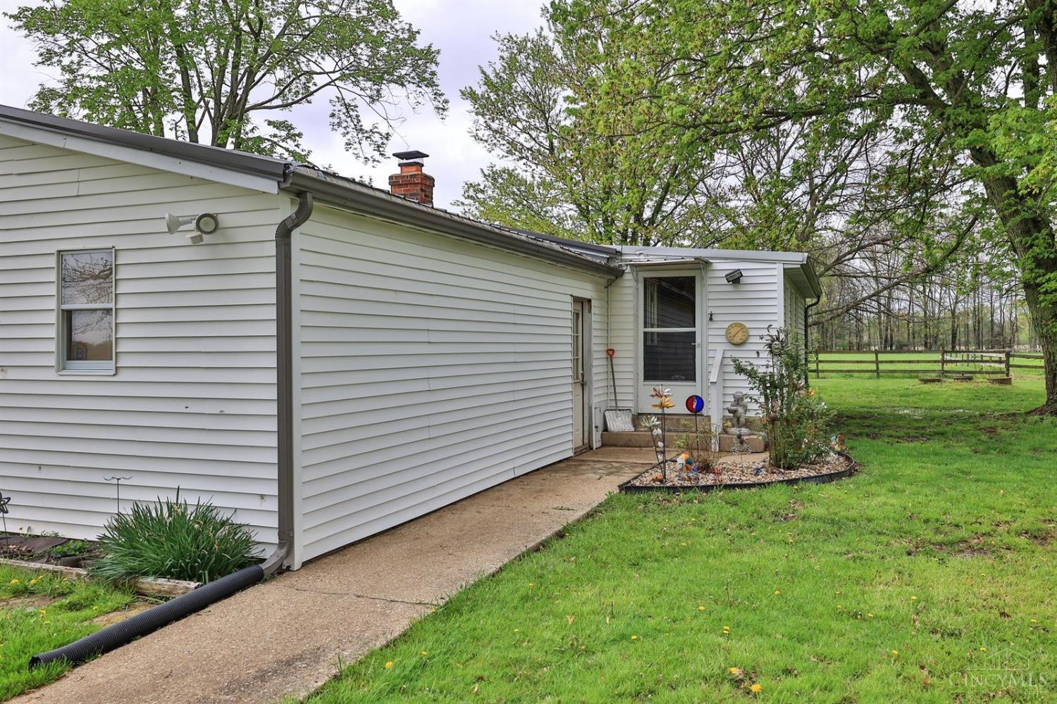 1084 Dehaas Lane, Clayton, Ohio image 4