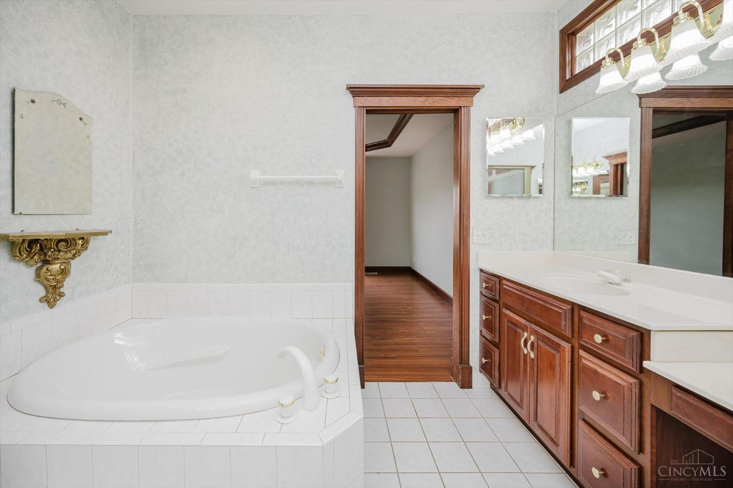 5770 Chapel Heights Lane, Colerain Twp, Ohio image 37