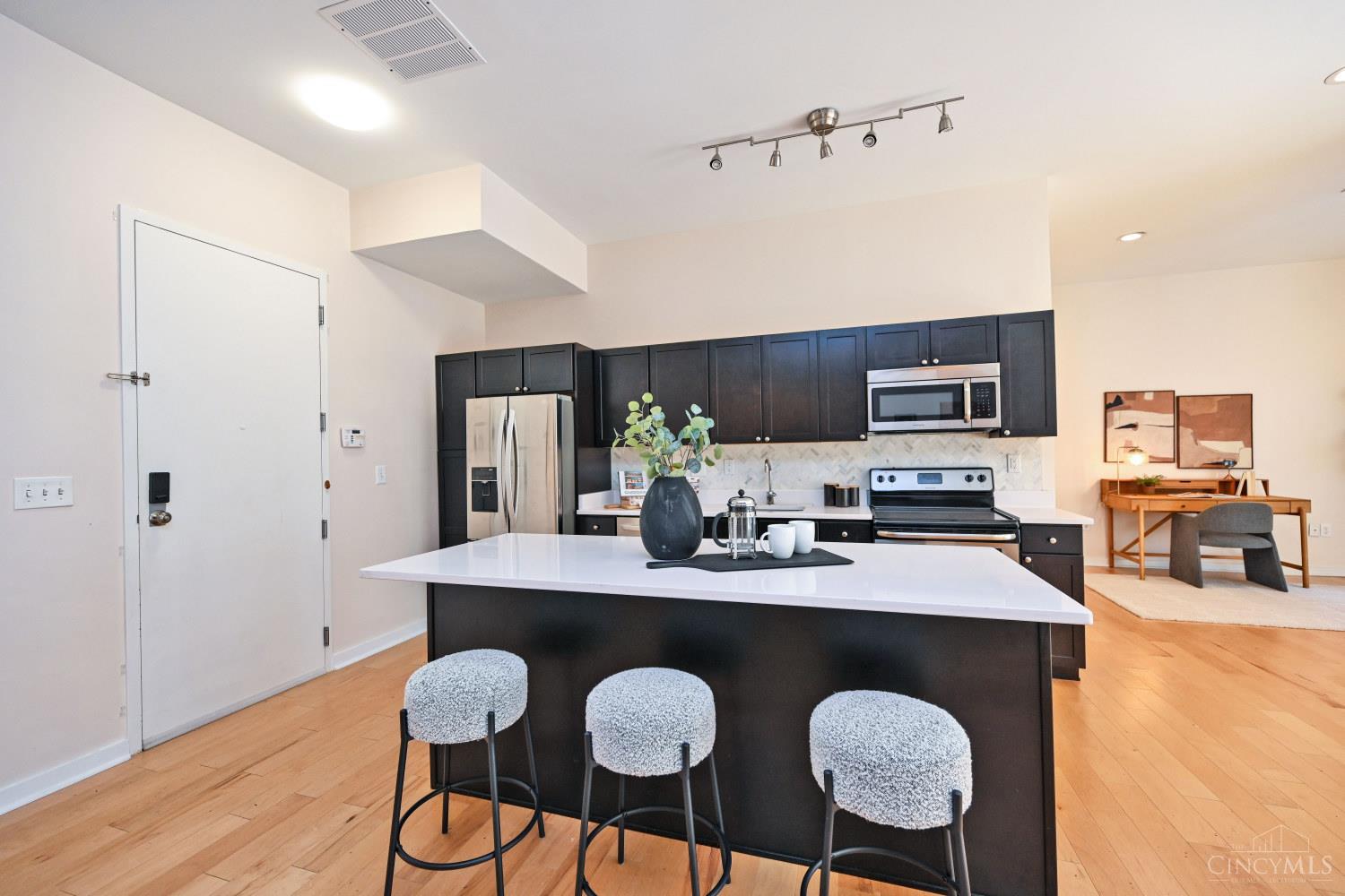 1150 Vine Street 12
