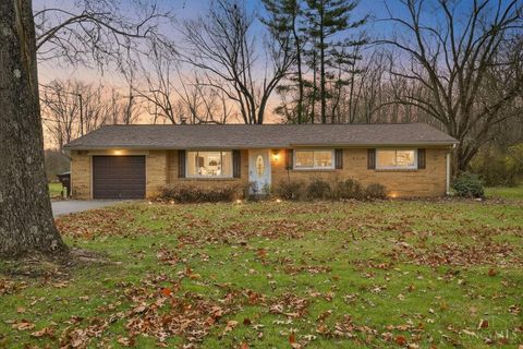 Photo of 709 Oskamp Drive, Loveland, OH 45140 (MLS # 1863308)