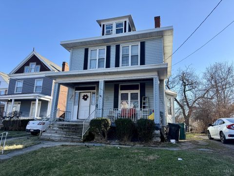 Photo of 1242 Ross Avenue, Cincinnati, OH 45205 (MLS # 1866828)