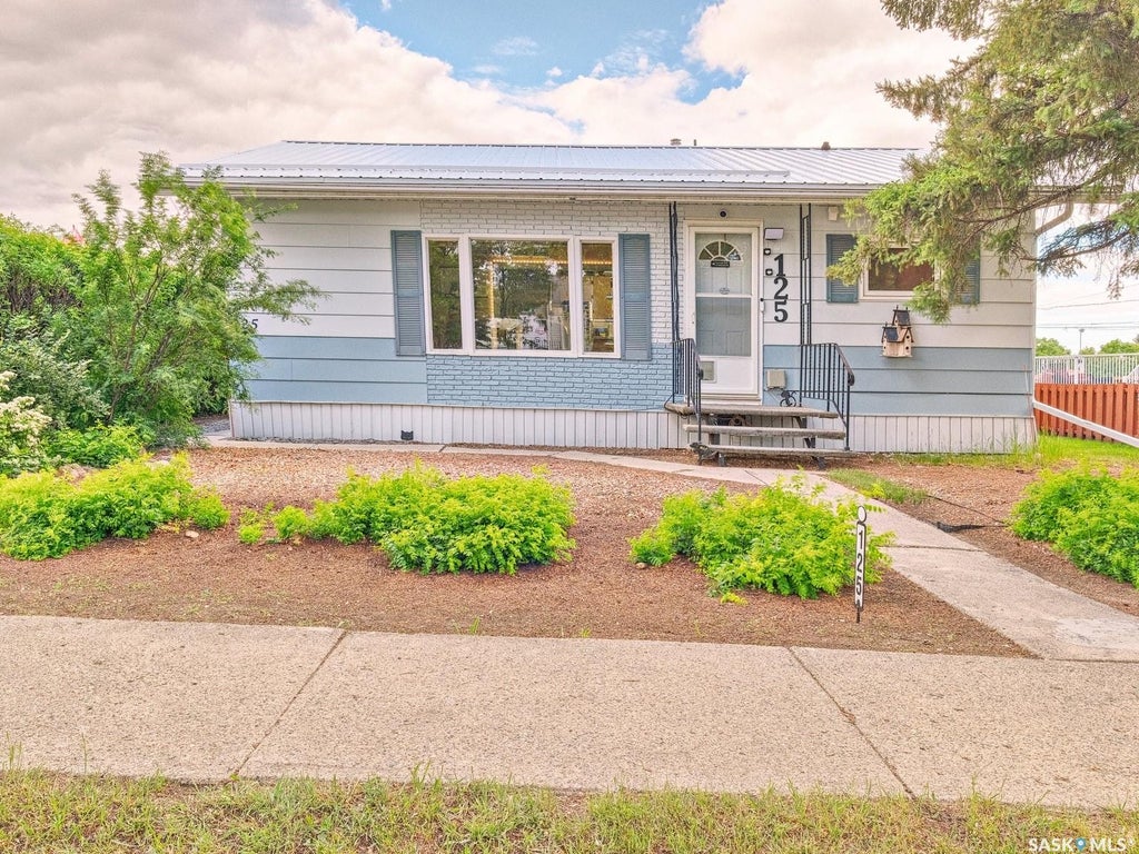 125 5TH AVENUE W