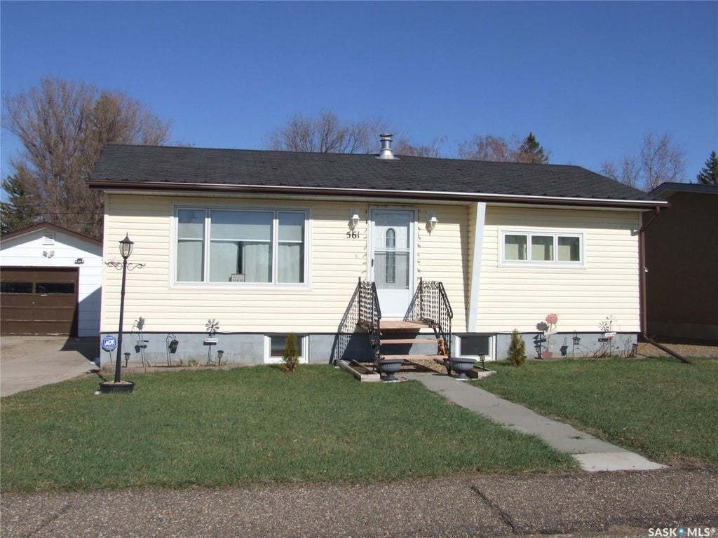 561 DOME CRESCENT