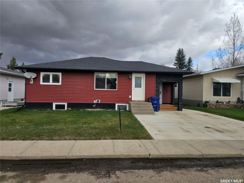 W-373 2ND AVENUE W