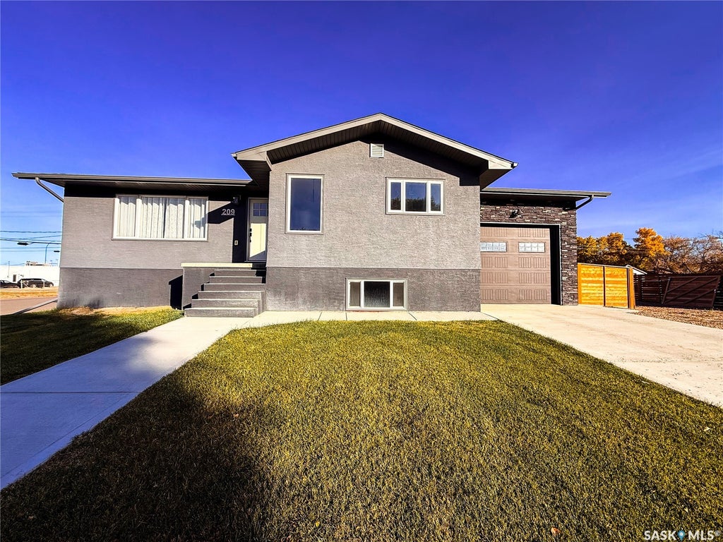209 2ND AVENUE E, SHAUNAVON, SK S0N 2M0 - Image 872814514.jpeg?d=l