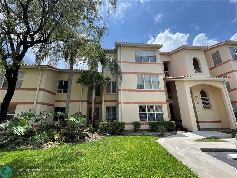 3430 Pinewalk Dr N 613