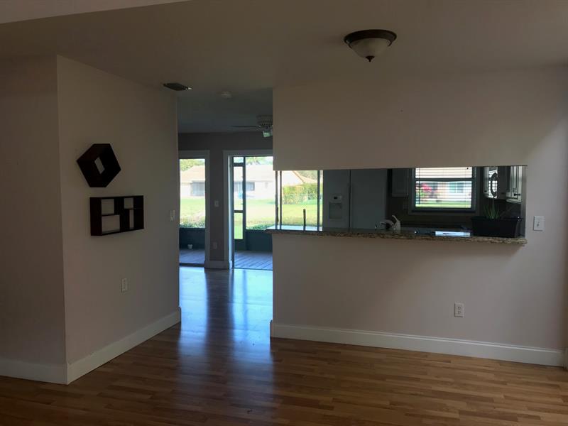 9925 NW 9th Ct