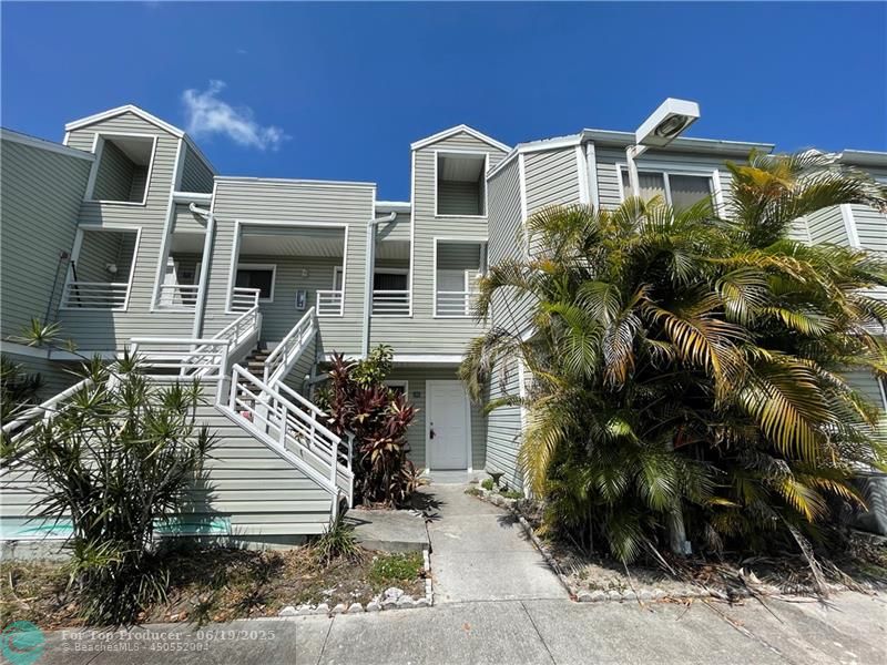 3417 NW 44th St 102
