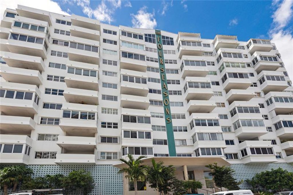 Photo of 333 Sunset Dr #207, Fort Lauderdale, FL 33301 (MLS # F10533971)
