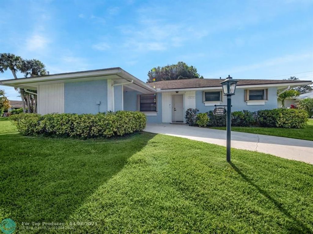 Photo of 5232 SE Sea Island Way, Stuart, FL 34997 (MLS # F10431865)