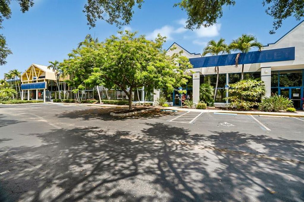 Photo of 1605 W Oakland Park Blvd, Oakland Park, FL 33311 (MLS # F10530294)