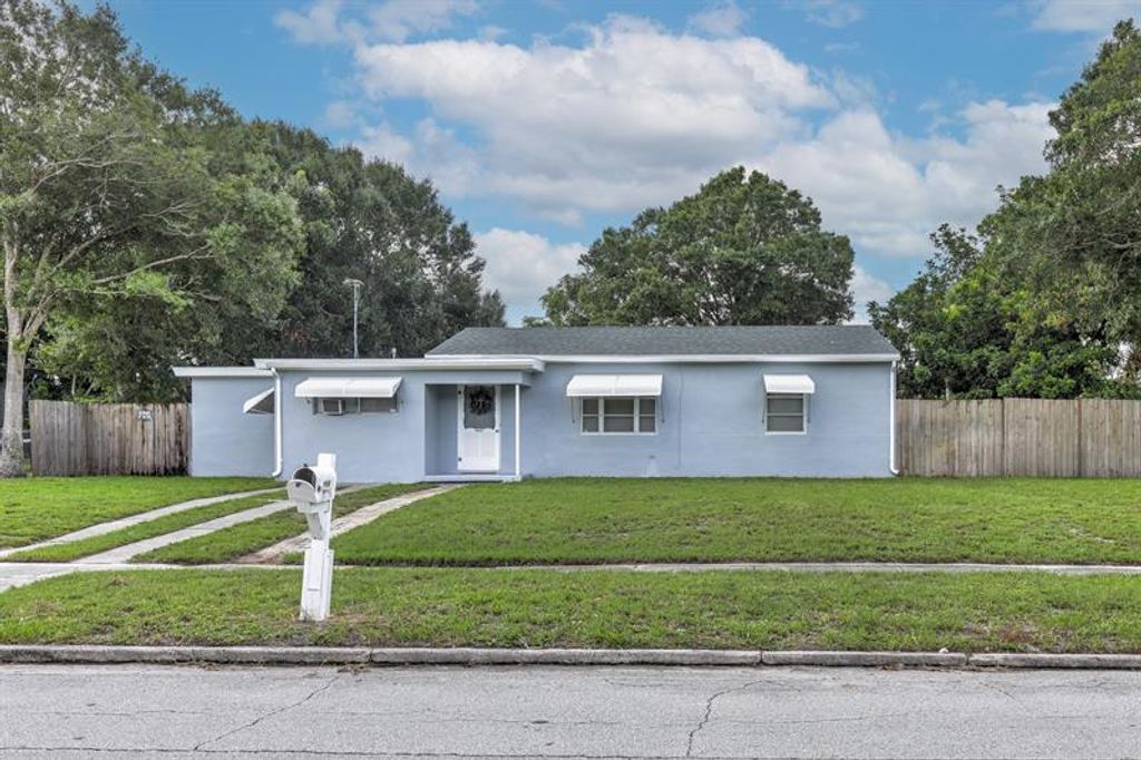 Photo of 1014 S 7th St, Fort Pierce, FL 34950 (MLS # F10514292)